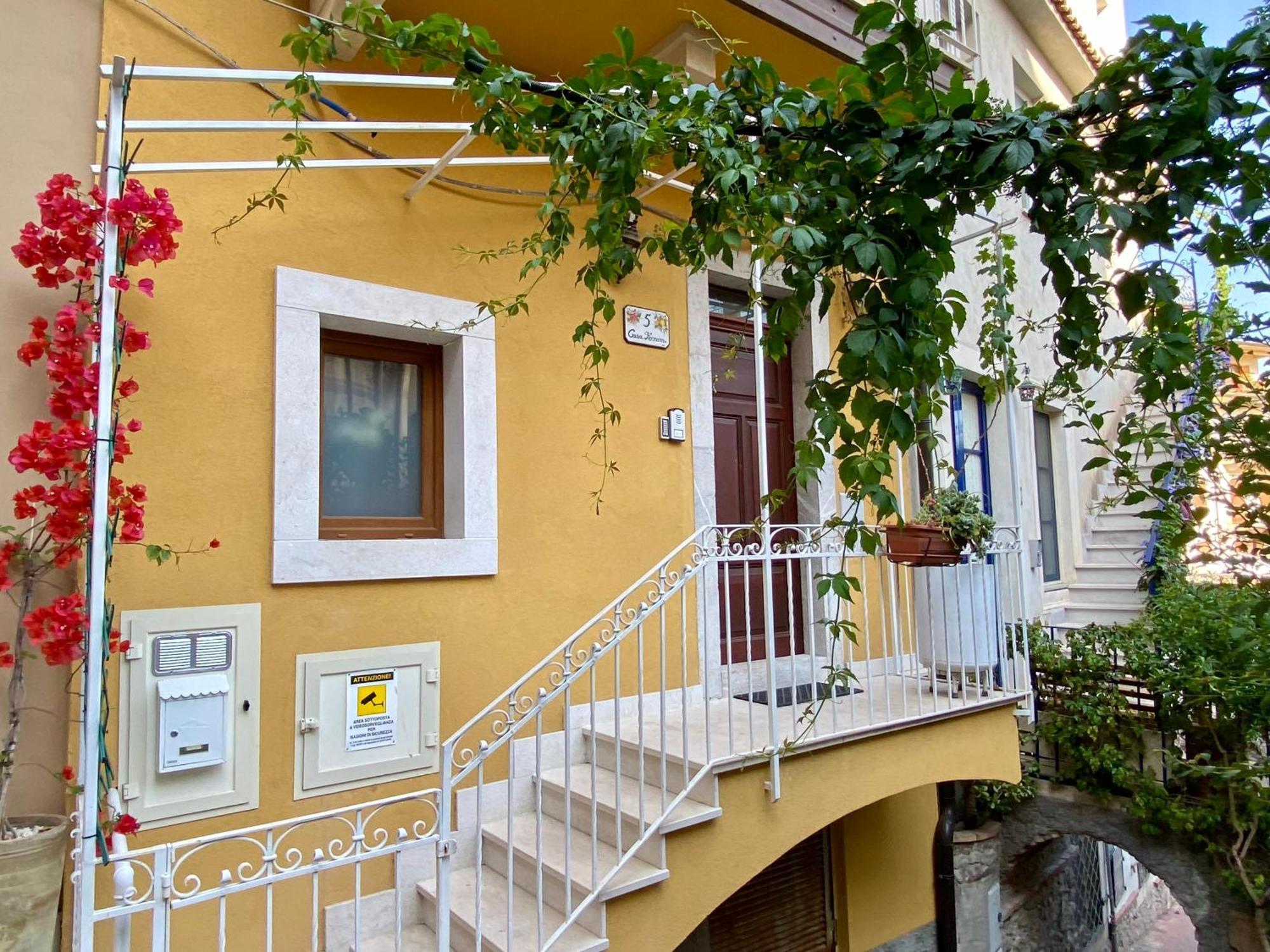 Casa Ferrara Hotel Taormina Bagian luar foto