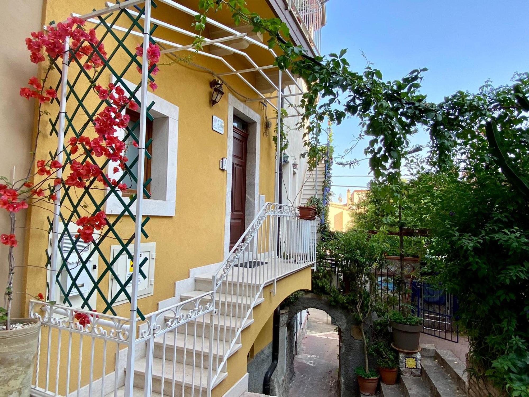 Casa Ferrara Hotel Taormina Bagian luar foto